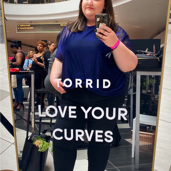 Meet your Posher, Plus size model Sophie - Picture 2 of 6